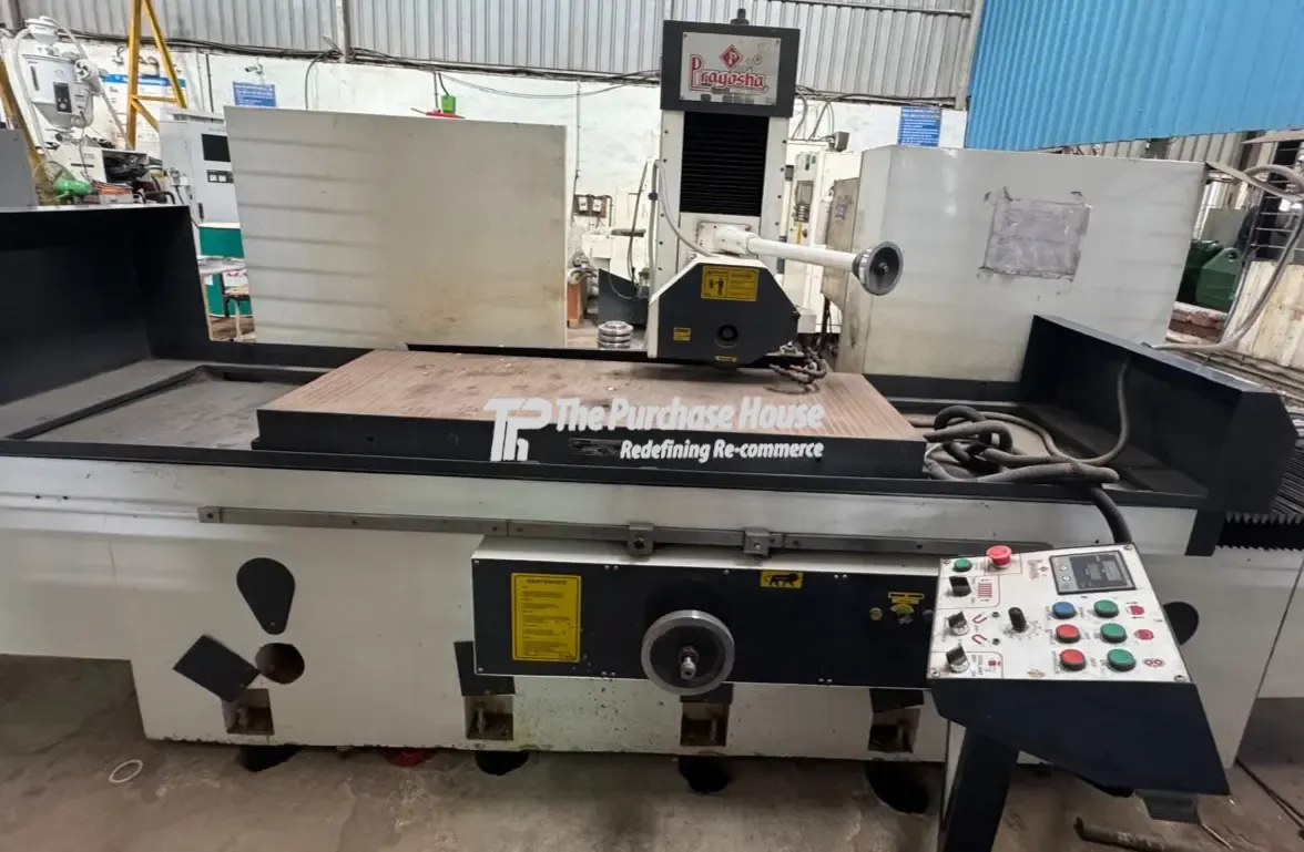 BLOW MOULDING MACHINE