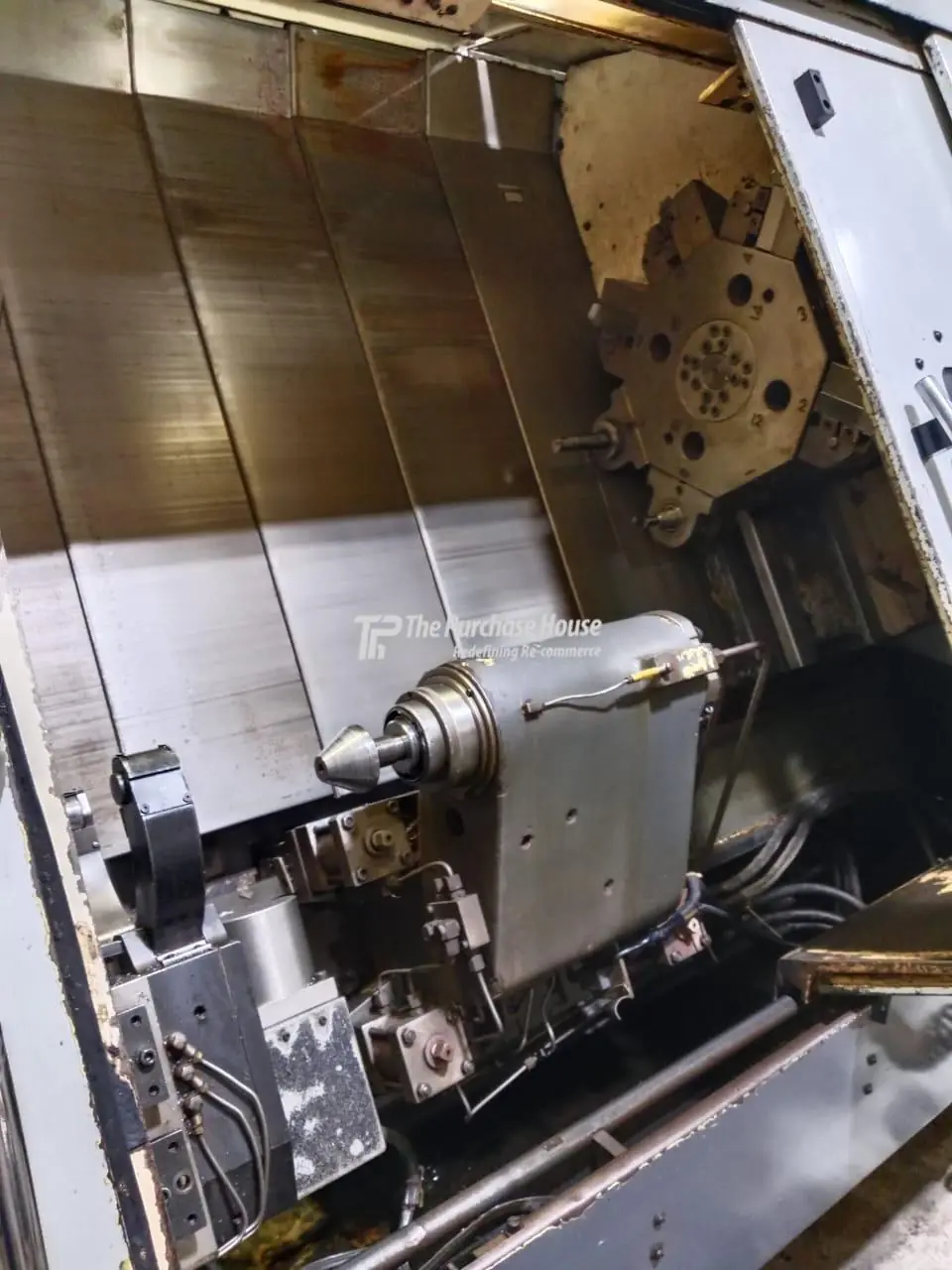 CNC TURNING MACHINE