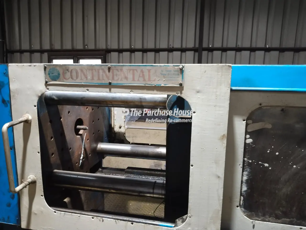 INJECTION MOULDING MACHINE